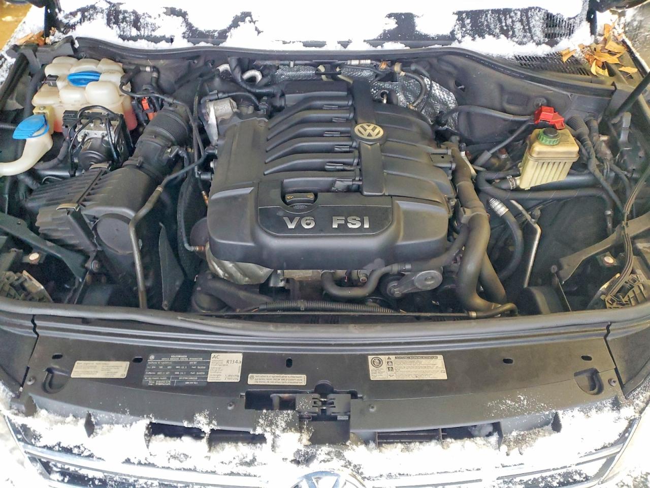 2011 VOLKSWAGEN TOUAREG V6 photo 12