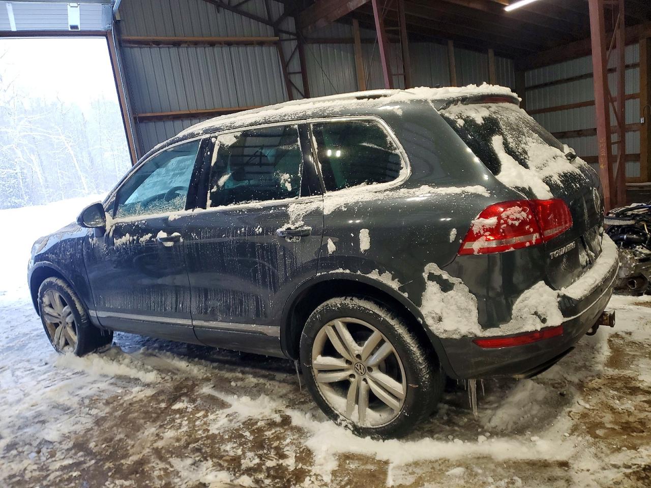 2011 VOLKSWAGEN TOUAREG V6 photo 2