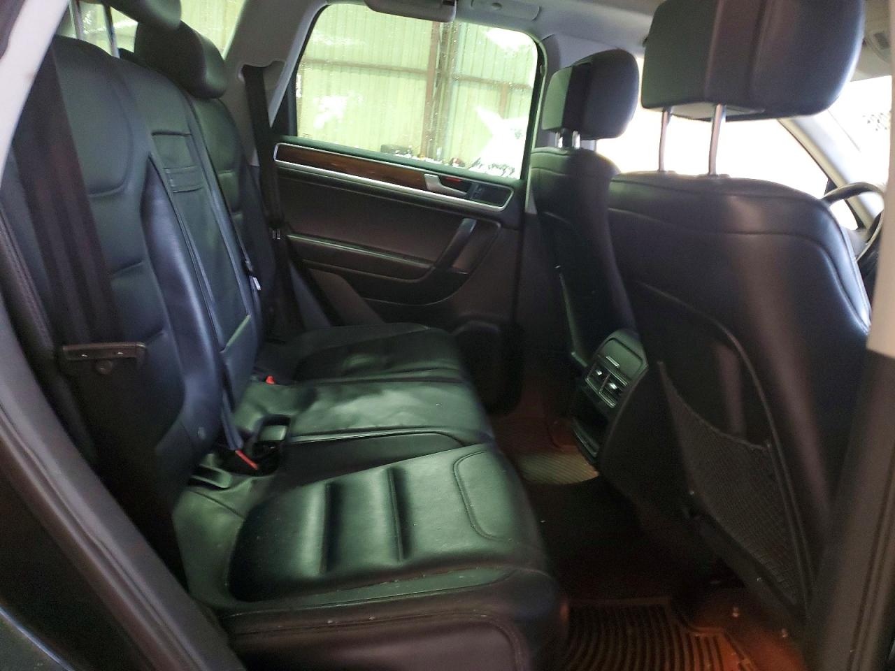 2011 VOLKSWAGEN TOUAREG V6 photo 11