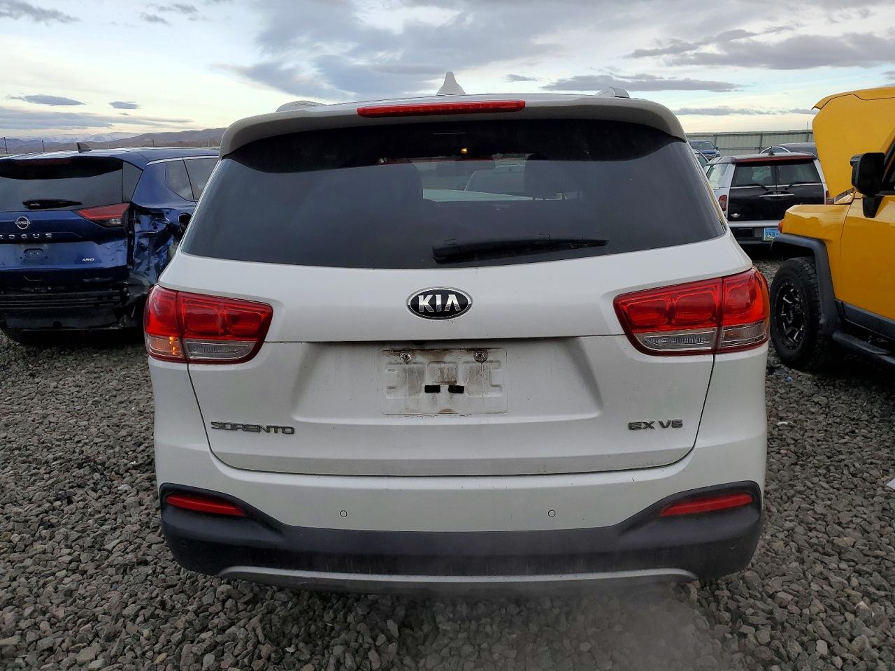 2017 KIA SORENTO EX photo 6