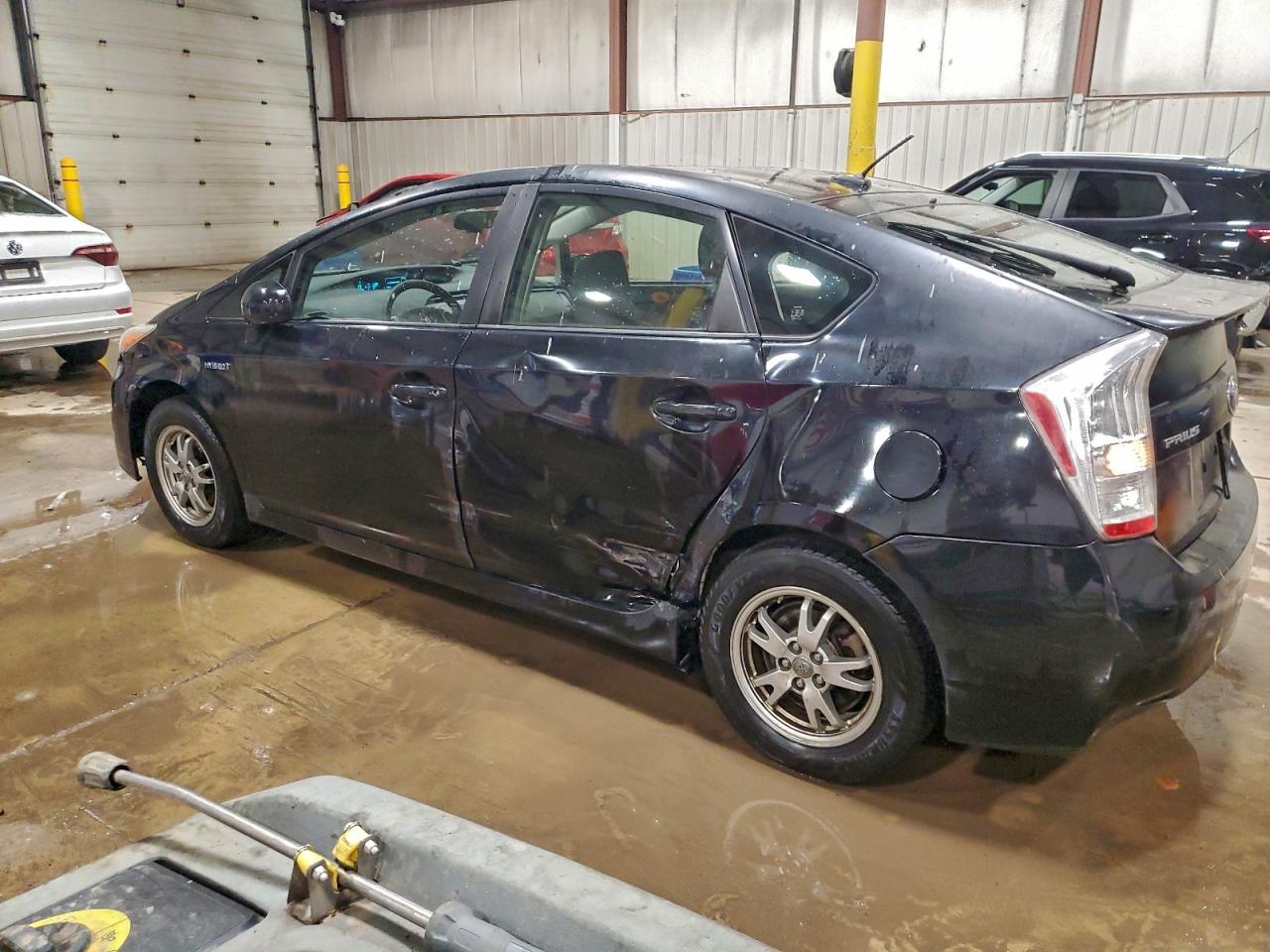 2011 TOYOTA PRIUS photo 2