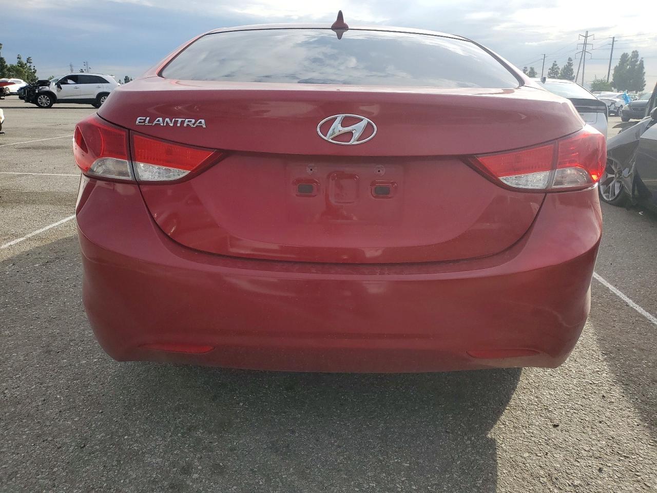 2013 HYUNDAI ELANTRA GLS photo 6