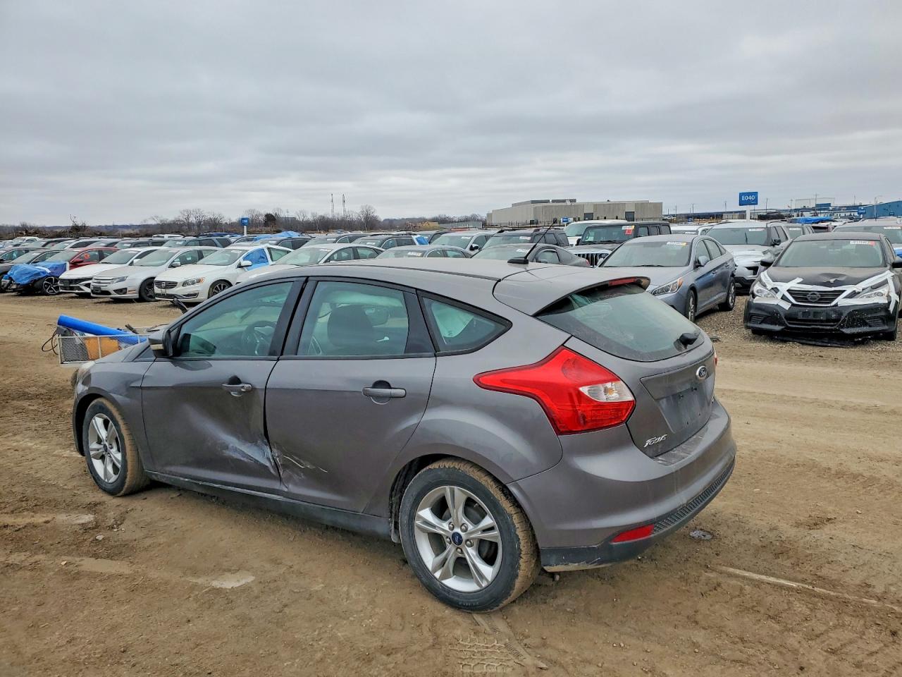 2014 FORD FOCUS SE photo 2