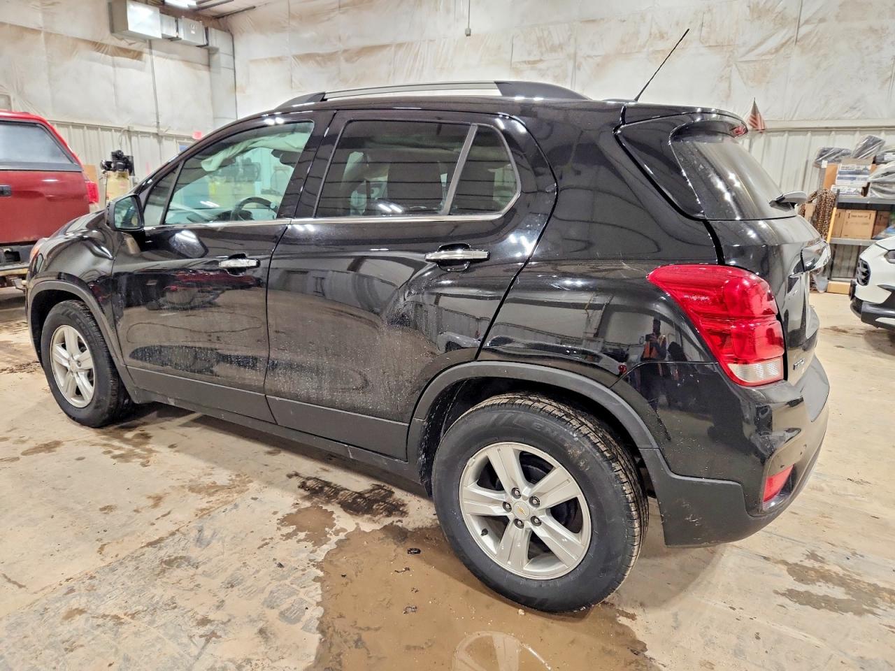 2019 CHEVROLET TRAX 1LT photo 2