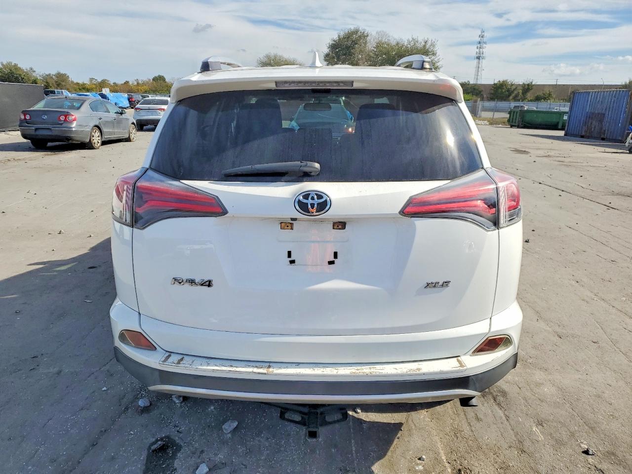2016 TOYOTA RAV4 XLE photo 6