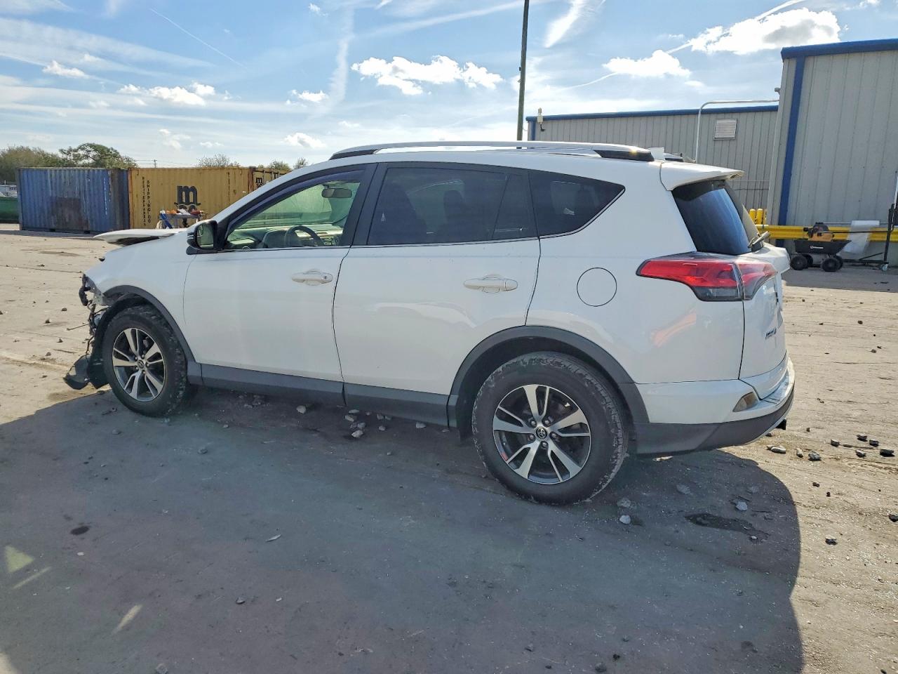 2016 TOYOTA RAV4 XLE photo 2