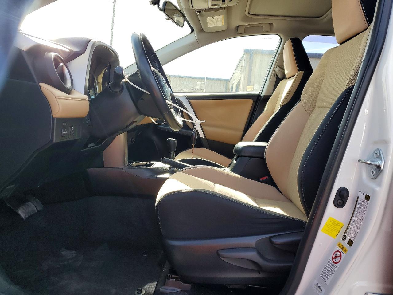 2016 TOYOTA RAV4 XLE photo 7