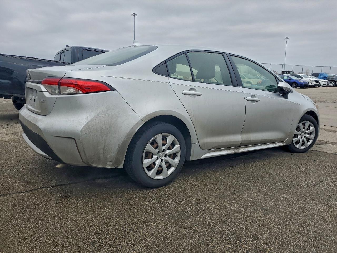 2021 TOYOTA COROLLA LE photo 3
