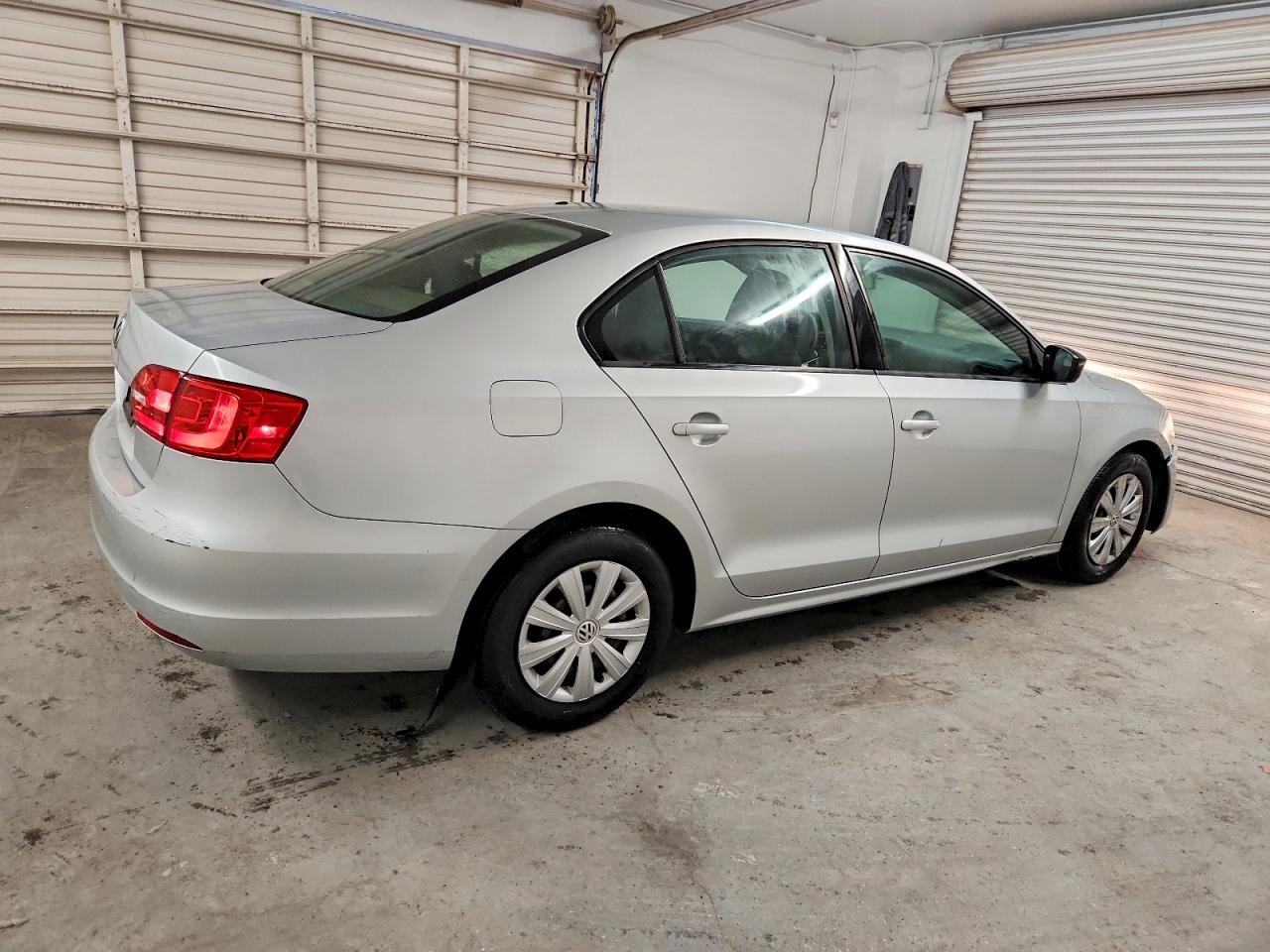2013 VOLKSWAGEN JETTA BASE photo 3