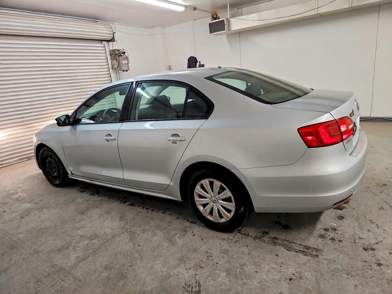 2013 VOLKSWAGEN JETTA BASE photo 2