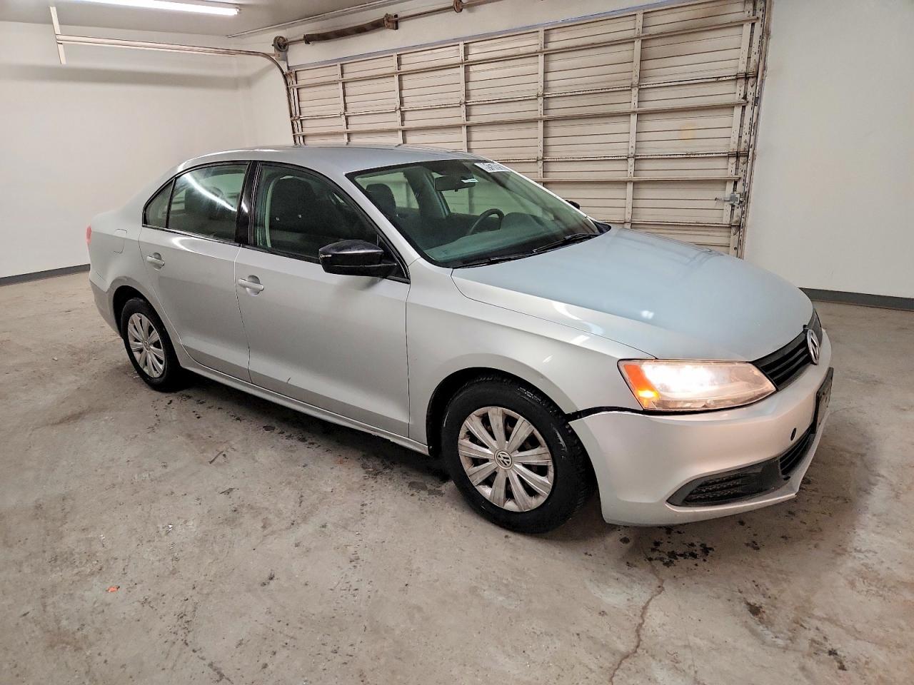 2013 VOLKSWAGEN JETTA BASE photo 4