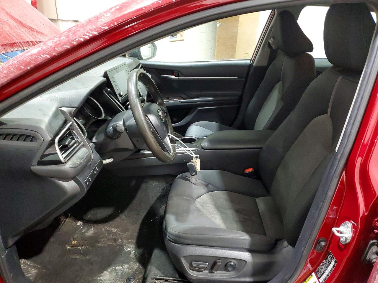 2021 TOYOTA CAMRY LE photo 13
