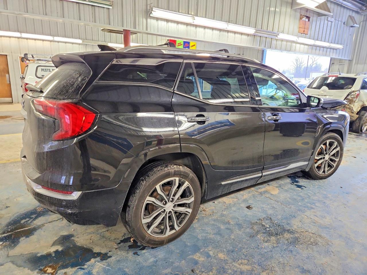 2019 GMC TERRAIN DENALI photo 3