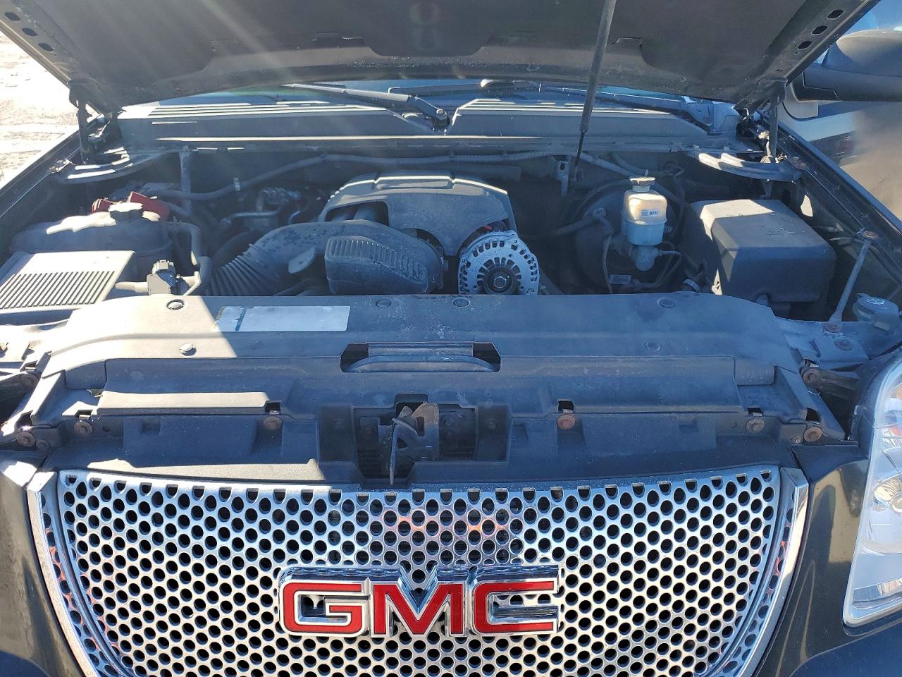 2011 GMC YUKON XL DENALI photo 23