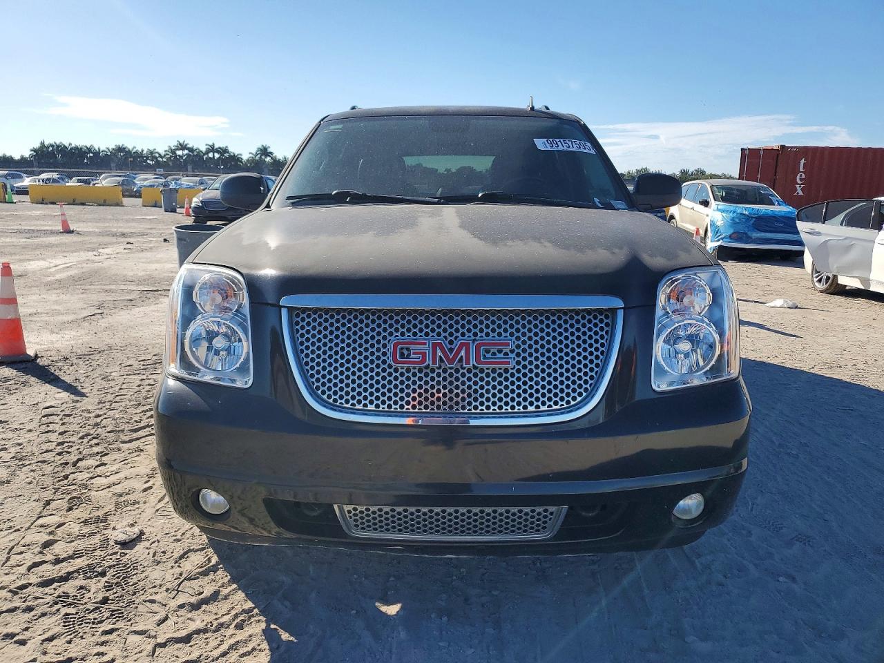 2011 GMC YUKON XL DENALI photo 9