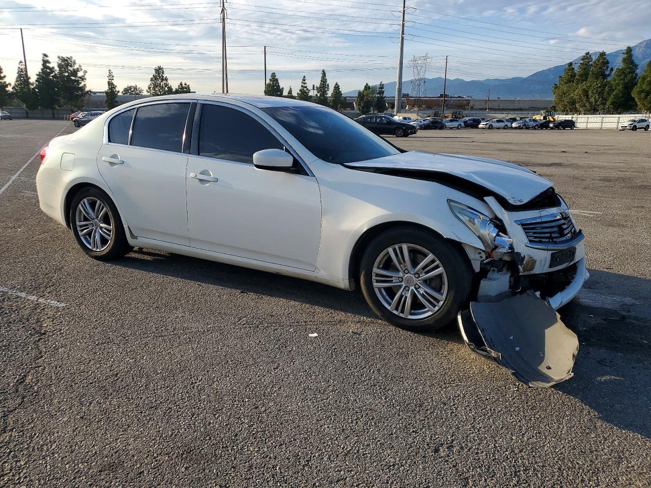 2013 INFINITI G37 BASE photo 4