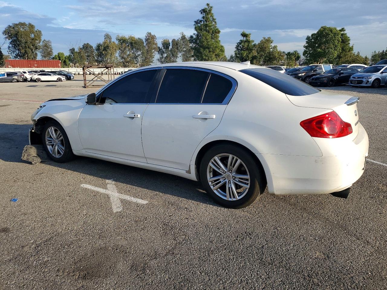 2013 INFINITI G37 BASE photo 2