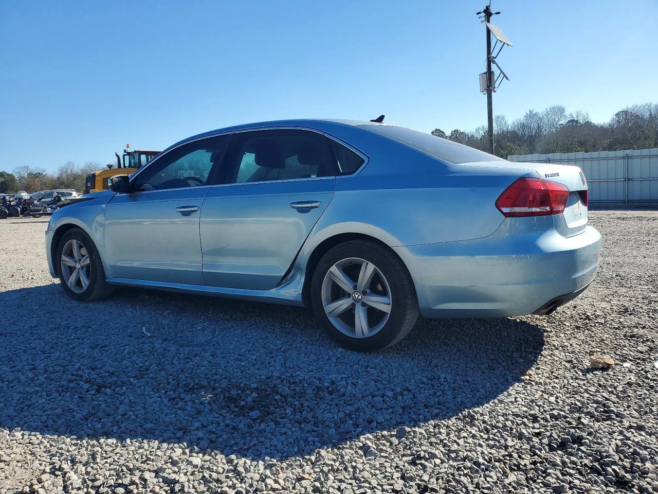 2012 VOLKSWAGEN PASSAT SE photo 2