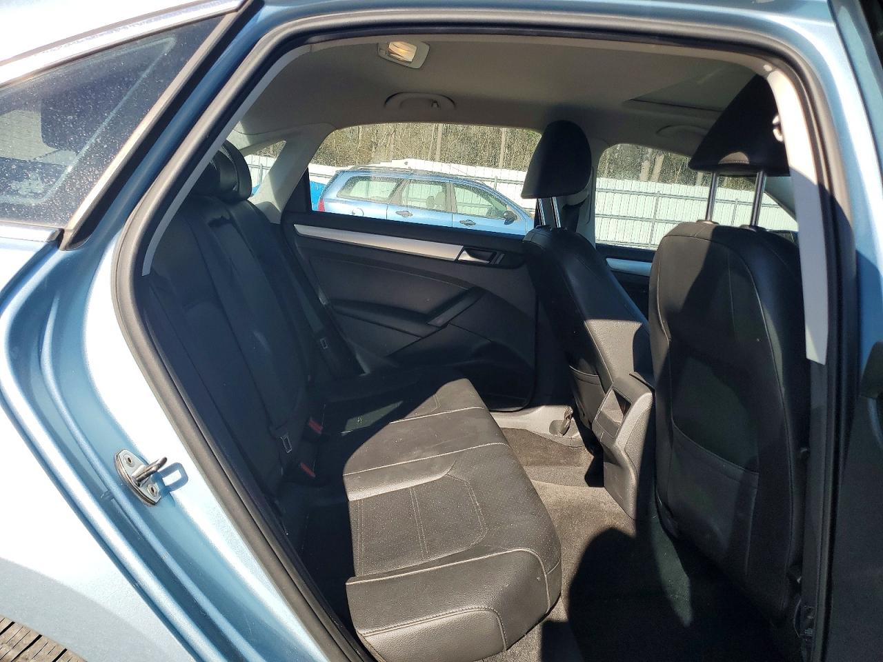 2012 VOLKSWAGEN PASSAT SE photo 10