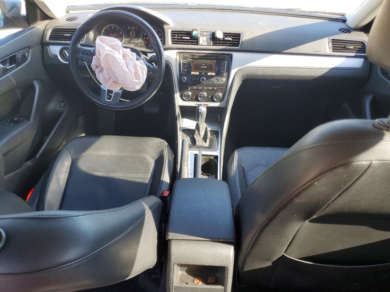 2012 VOLKSWAGEN PASSAT SE photo 8