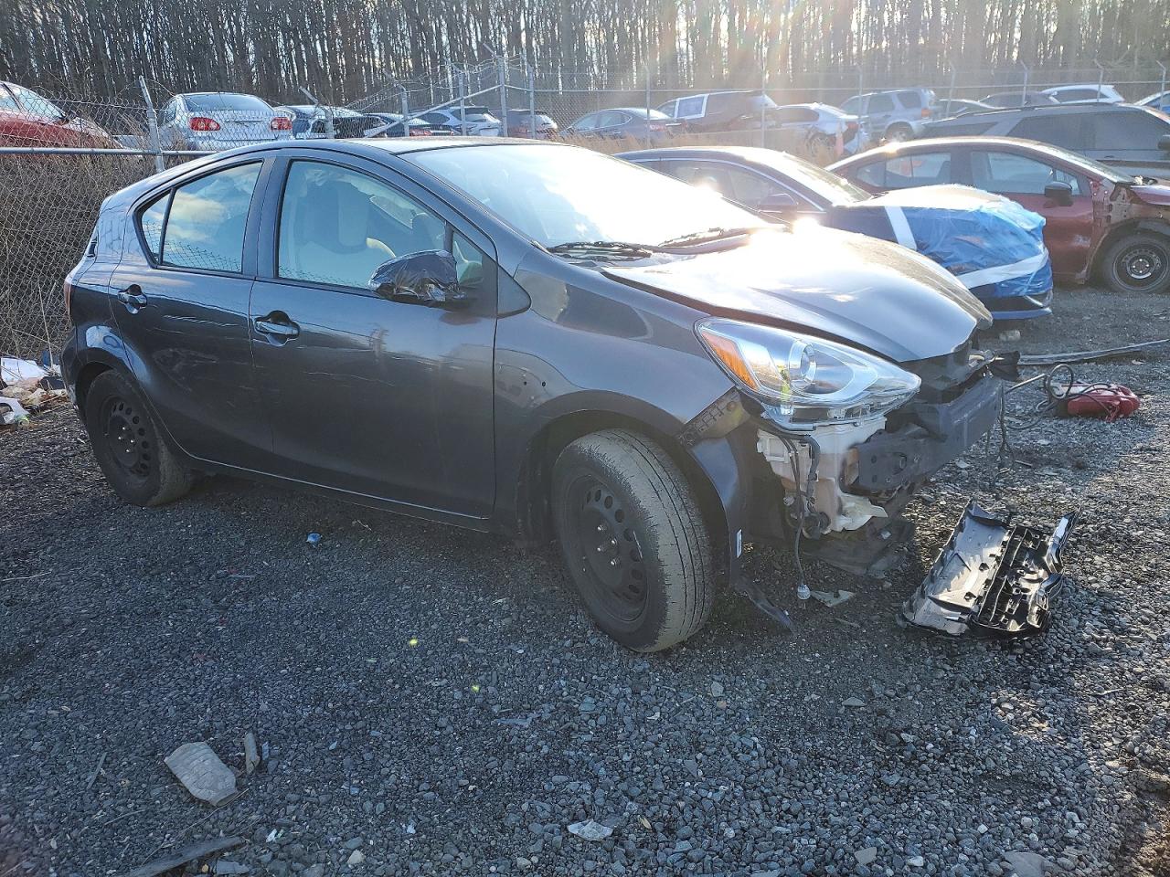 2015 TOYOTA PRIUS C ONE photo 4