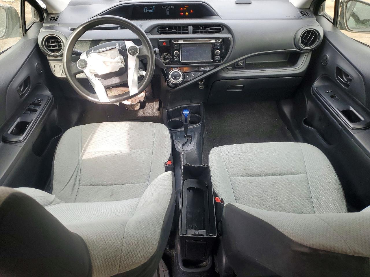 2015 TOYOTA PRIUS C ONE photo 8