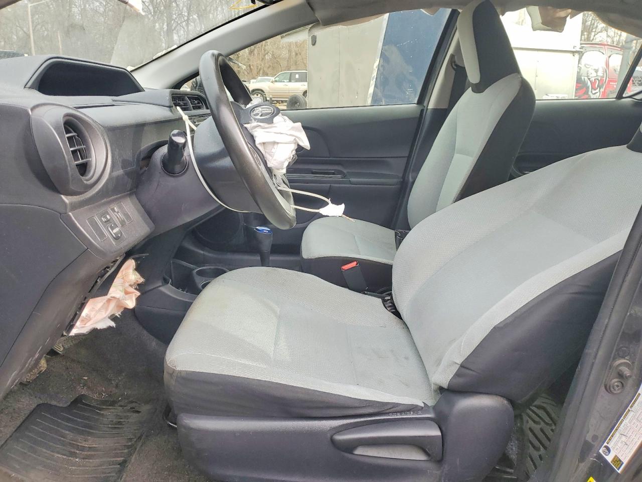 2015 TOYOTA PRIUS C ONE photo 7