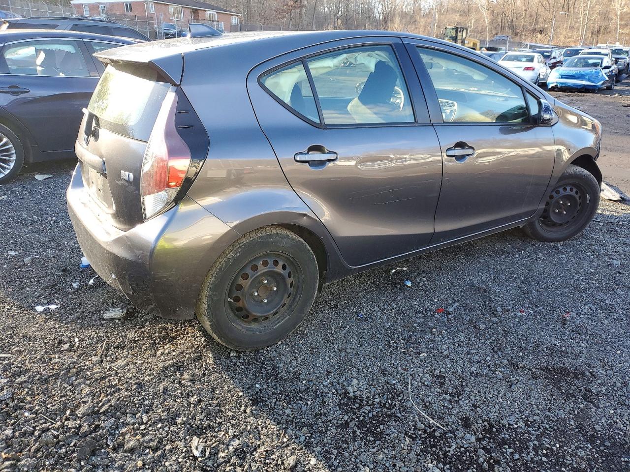 2015 TOYOTA PRIUS C ONE photo 3