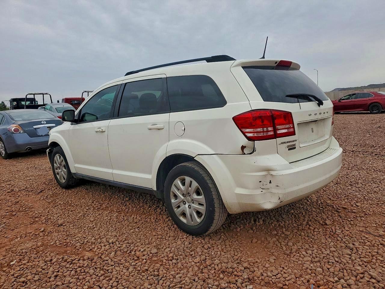 2018 DODGE JOURNEY SE photo 2