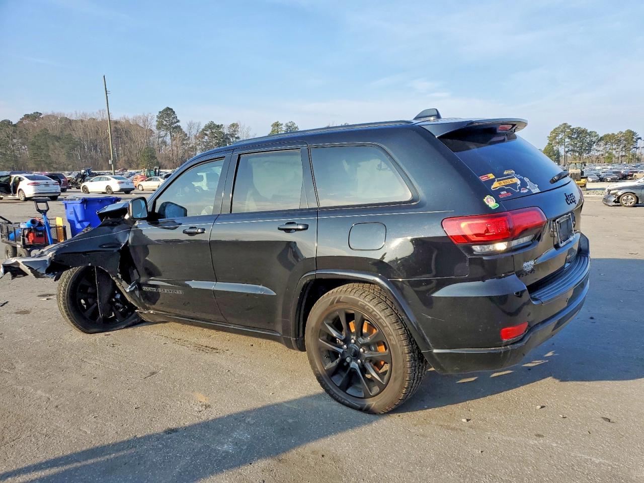2018 JEEP GRAND CHEROKEE LAREDO photo 3