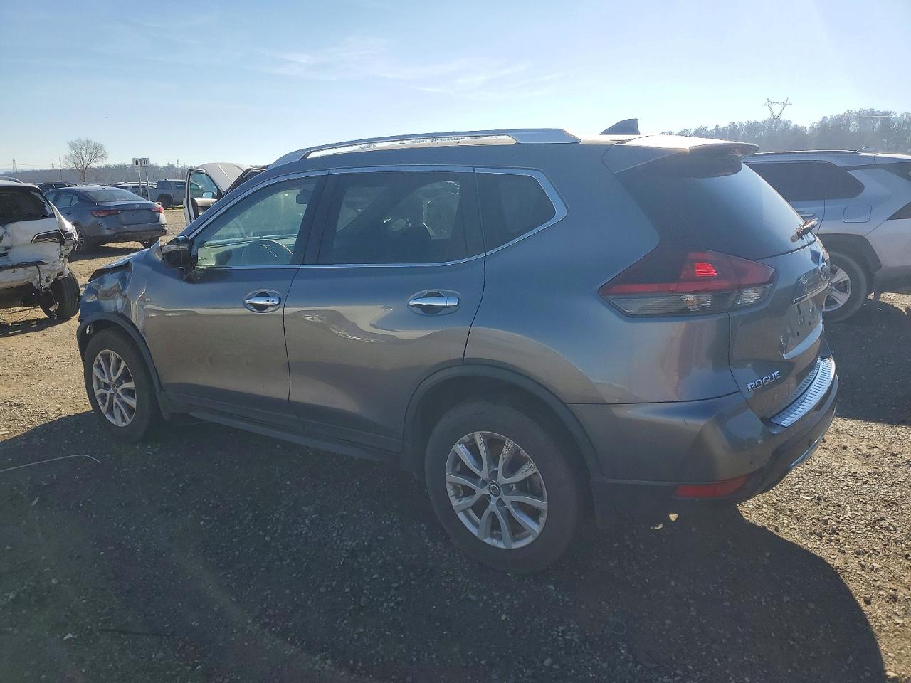 2019 NISSAN ROGUE S photo 2