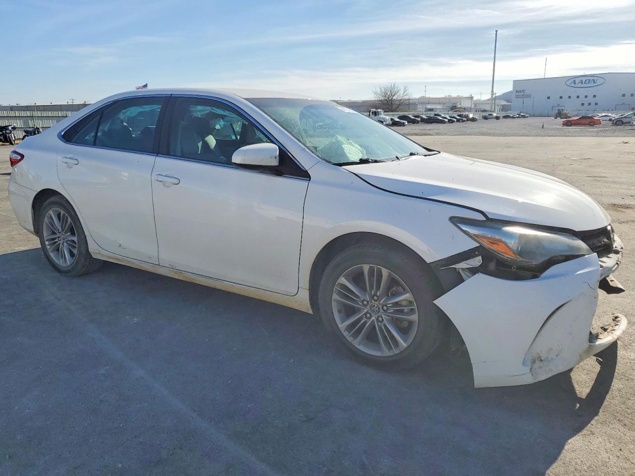 2016 TOYOTA CAMRY LE photo 4