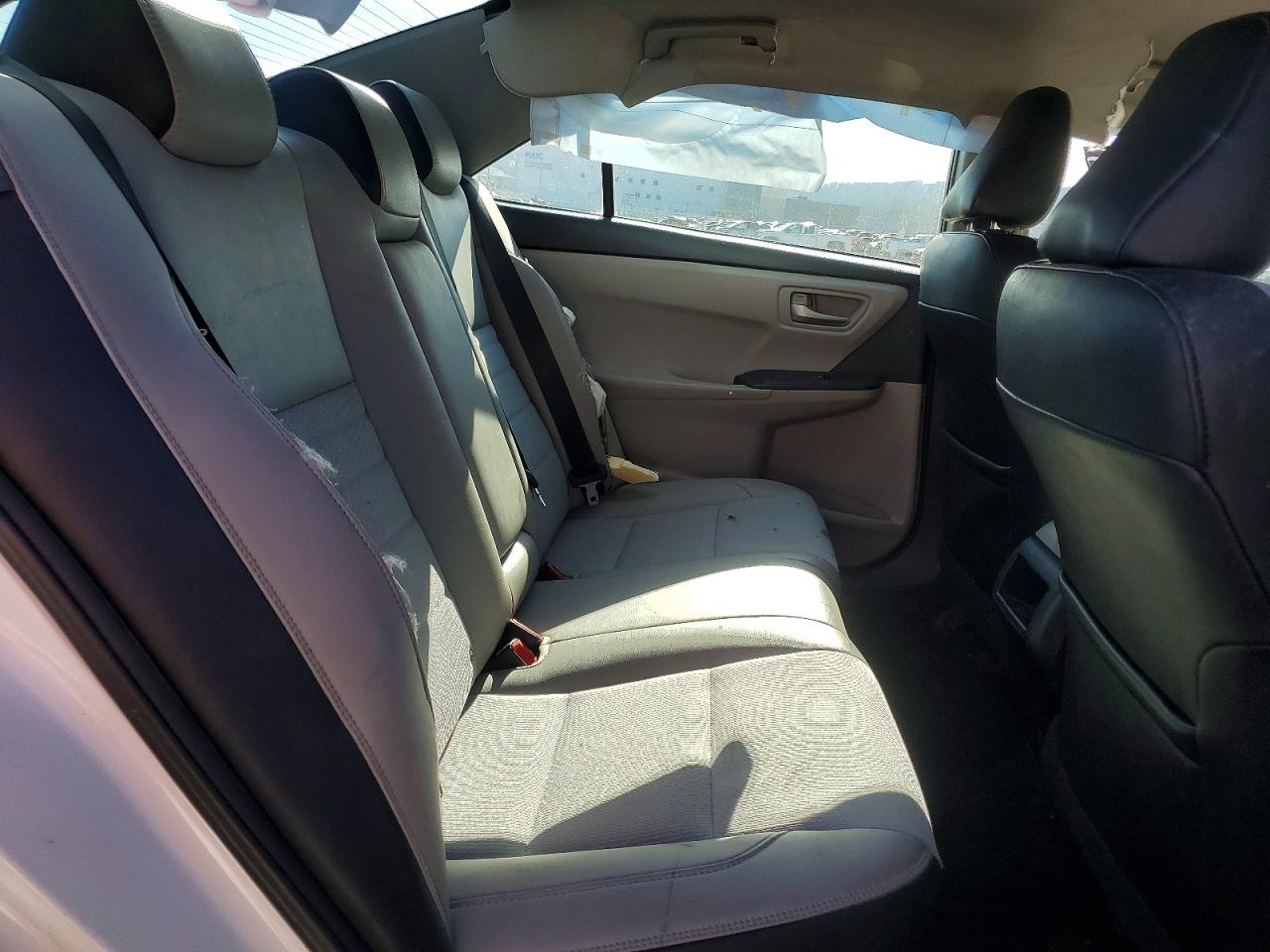 2016 TOYOTA CAMRY LE photo 10