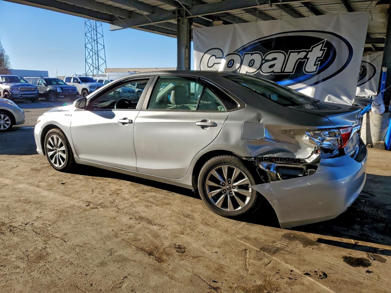 2015 TOYOTA CAMRY HYBRID photo 2