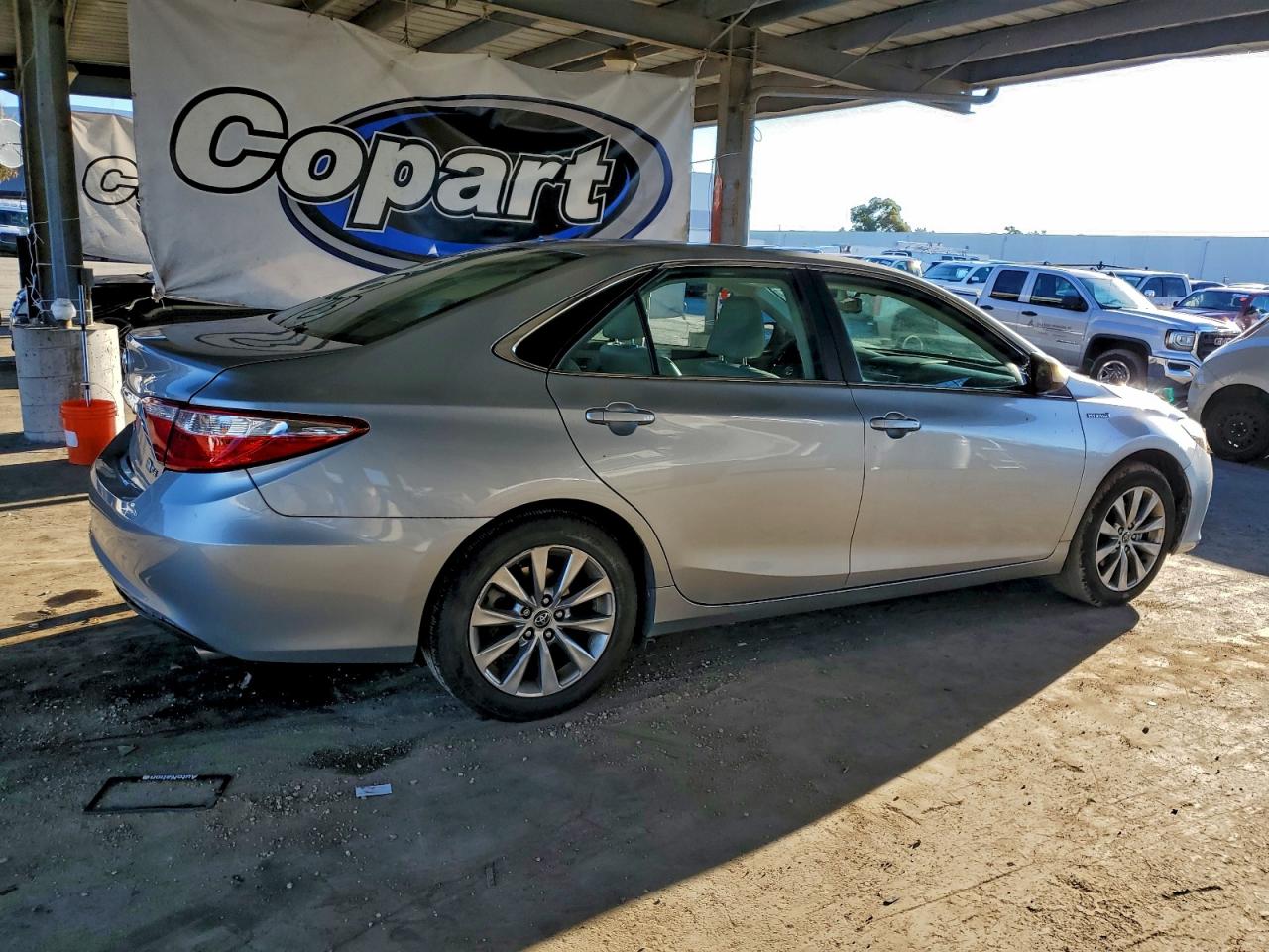 2015 TOYOTA CAMRY HYBRID photo 3