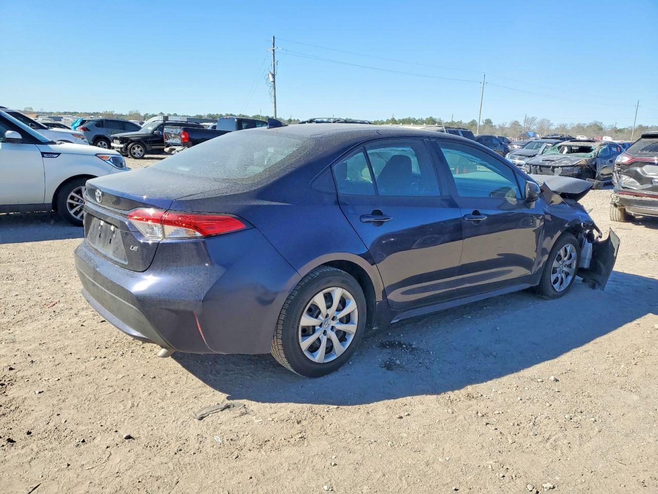 2022 TOYOTA COROLLA LE photo 3