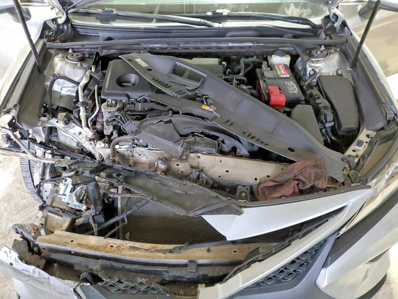 2018 TOYOTA CAMRY L photo 11
