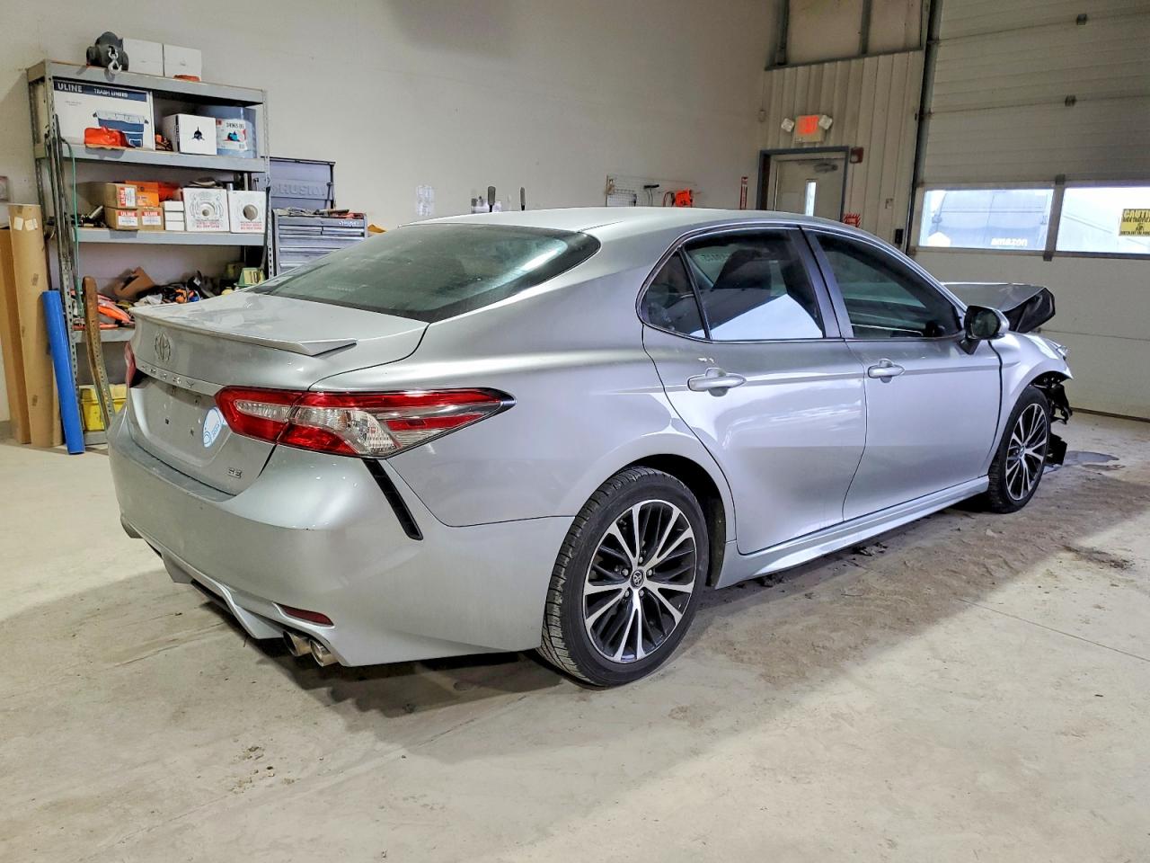 2018 TOYOTA CAMRY L photo 3