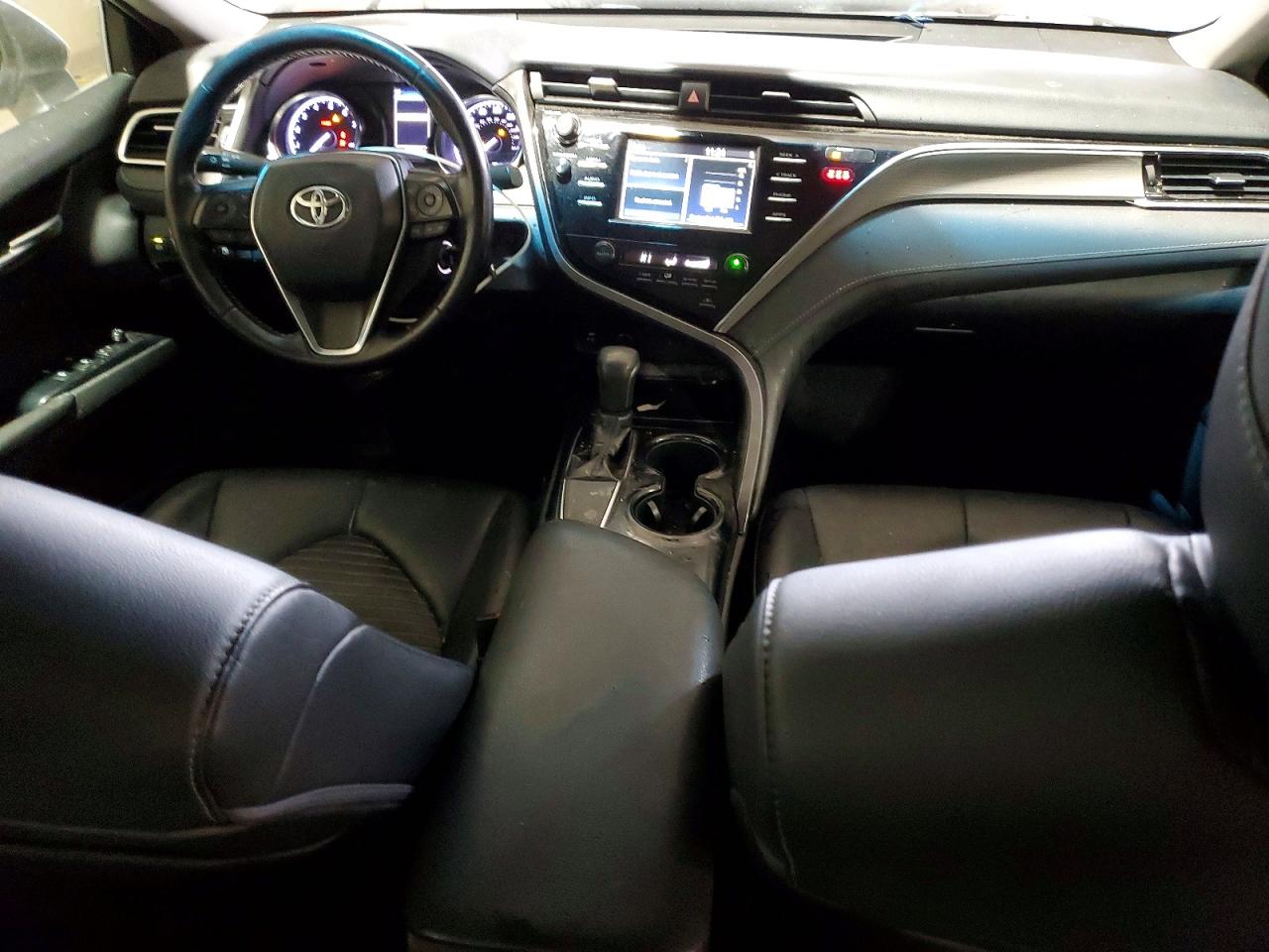 2018 TOYOTA CAMRY L photo 8