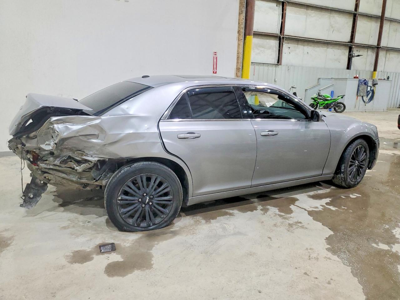 2014 CHRYSLER 300 photo 3
