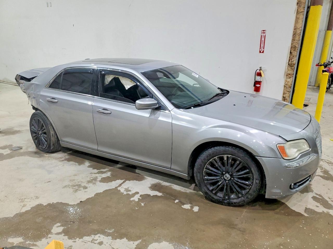 2014 CHRYSLER 300 photo 4