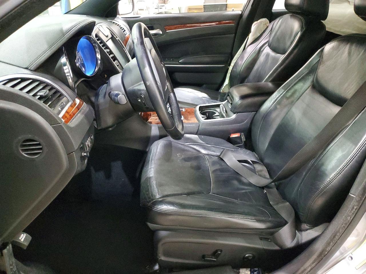 2014 CHRYSLER 300 photo 7