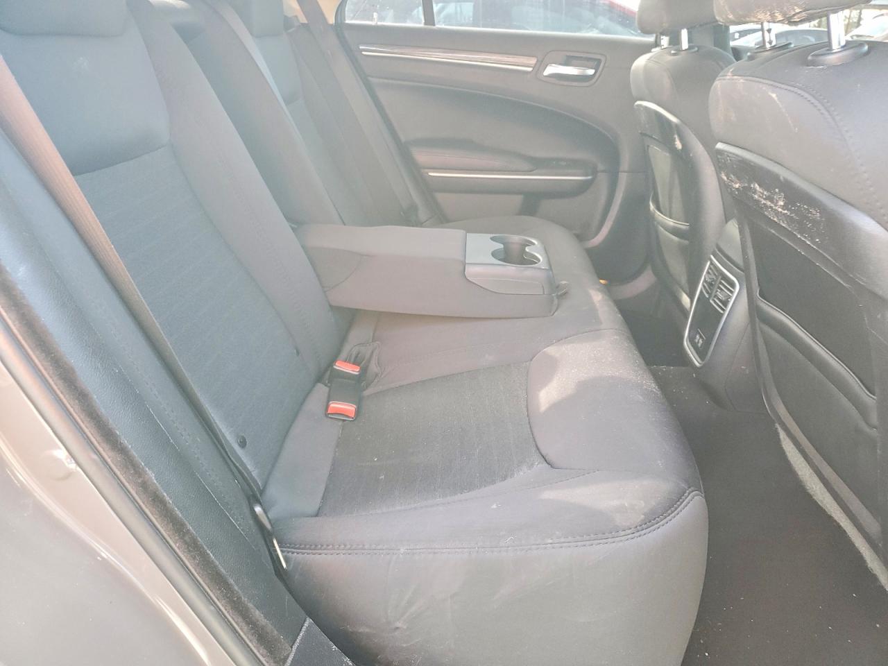 2019 CHRYSLER 300 TOURING photo 10