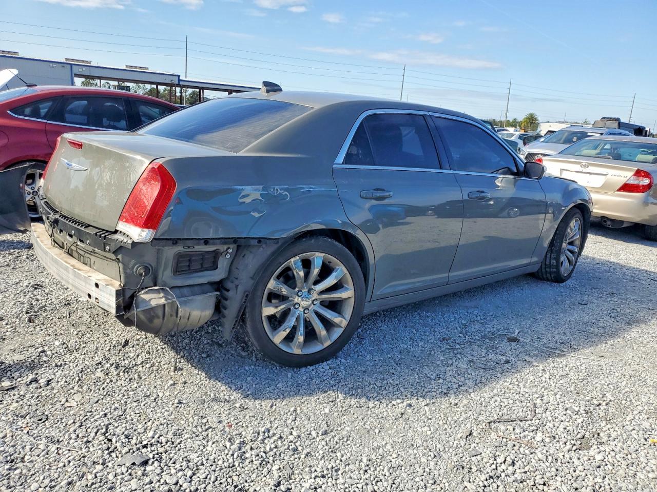 2019 CHRYSLER 300 TOURING photo 3