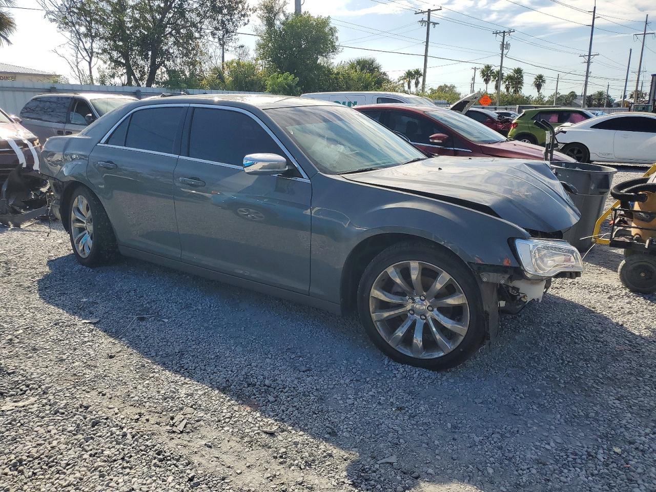 2019 CHRYSLER 300 TOURING photo 4
