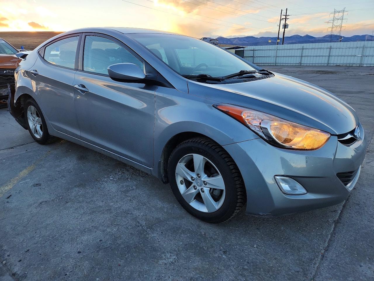 2013 HYUNDAI ELANTRA GLS photo 4