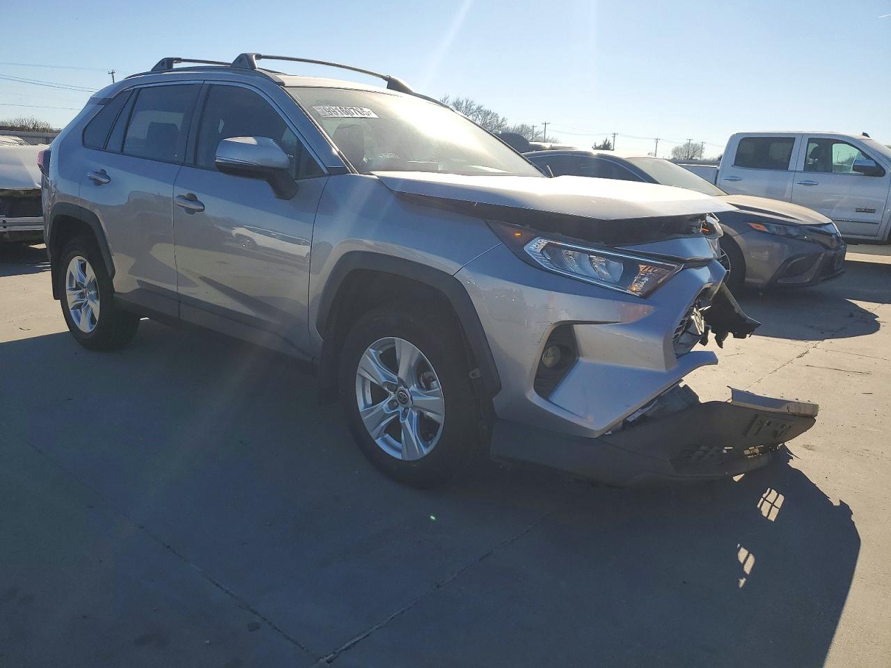 2021 TOYOTA RAV4 XLE photo 4