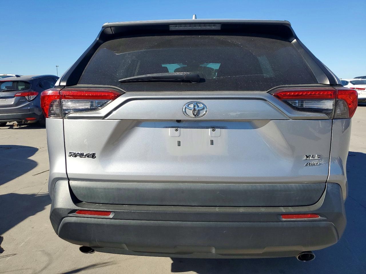 2021 TOYOTA RAV4 XLE photo 6