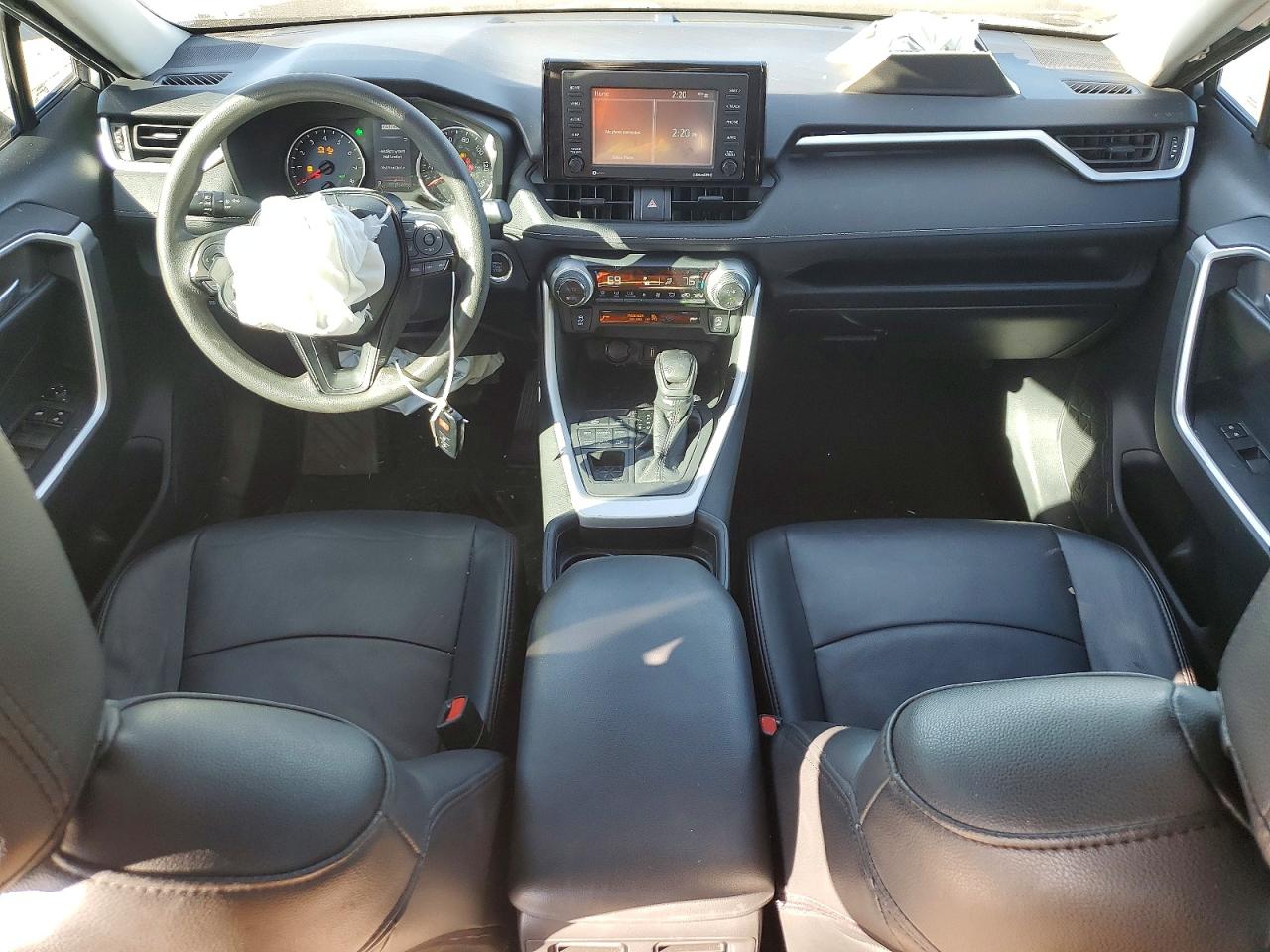2021 TOYOTA RAV4 XLE photo 8