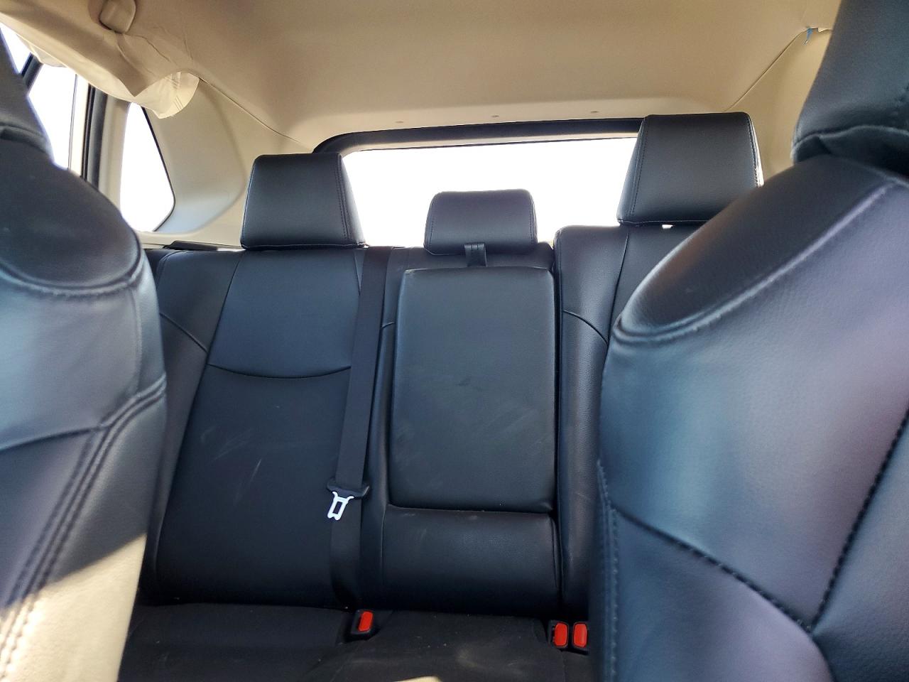 2021 TOYOTA RAV4 XLE photo 10